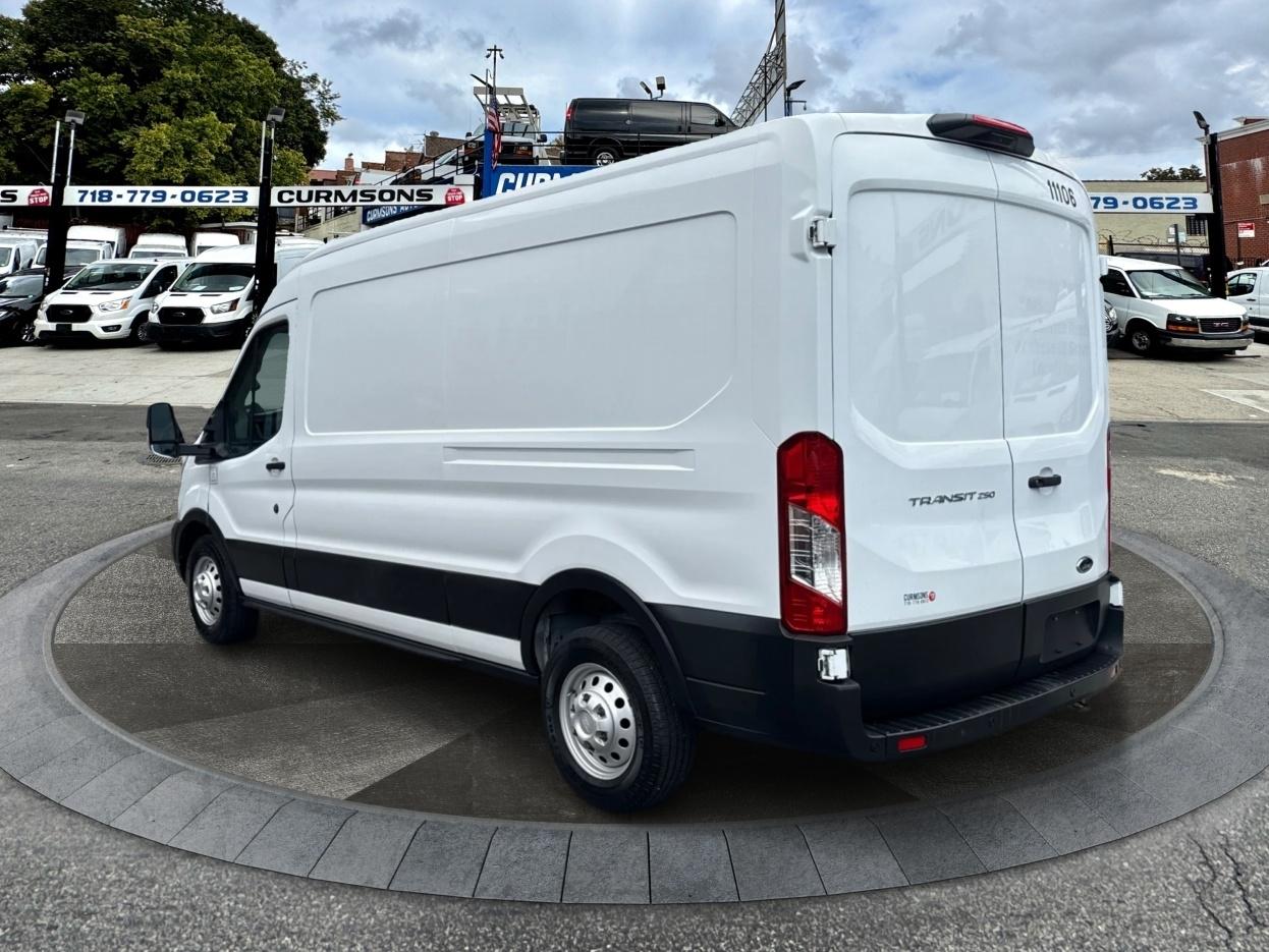 Ford Transit Cargo Van T-250 130" Med Rf 9070 GVWR RWD 2021