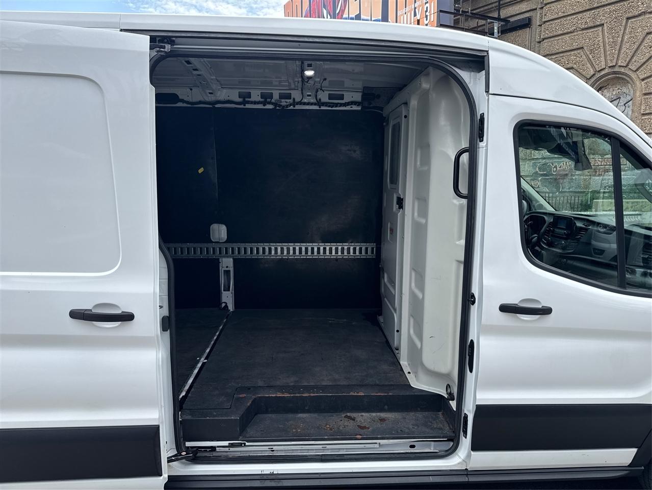 Ford Transit Cargo Van T-250 130" Med Rf 9070 GVWR RWD 2021