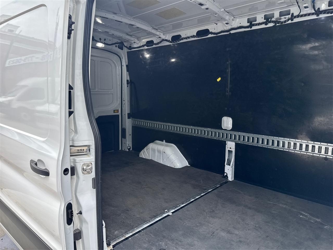 Ford Transit Cargo Van T-250 130" Med Rf 9070 GVWR RWD 2021