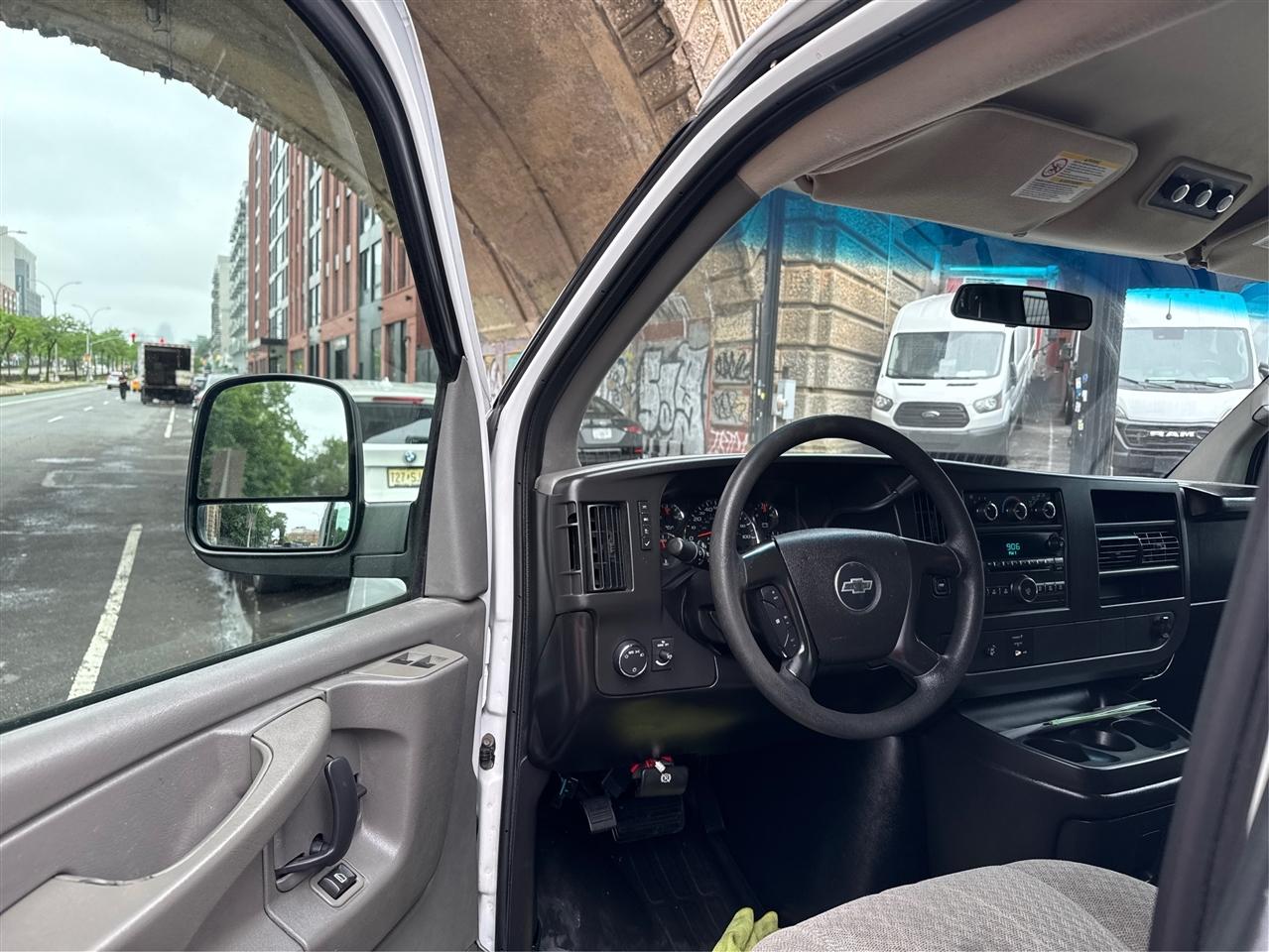 Chevrolet Express Passenger RWD 3500 155" 2008