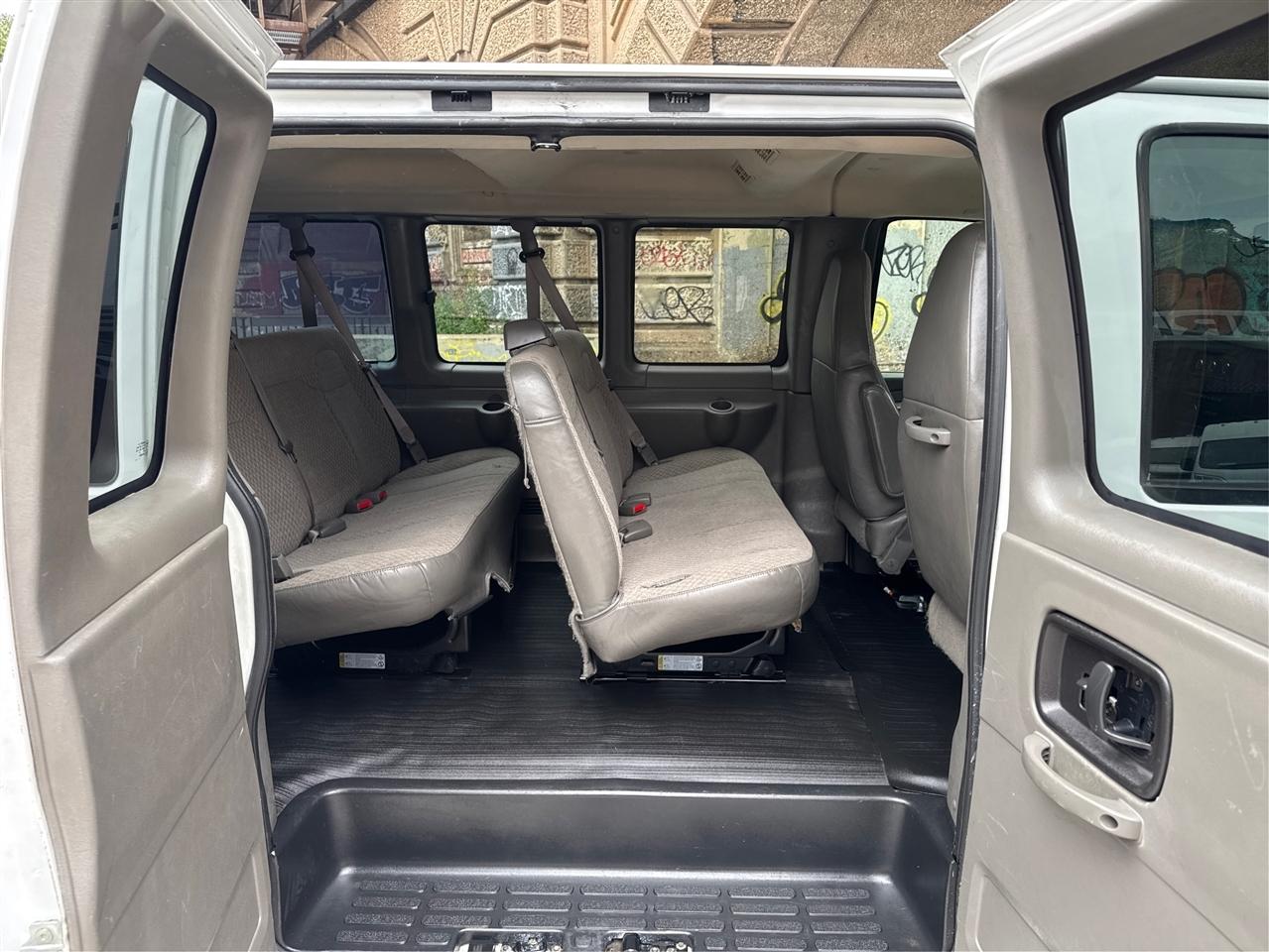 Chevrolet Express Passenger RWD 3500 155" 2008
