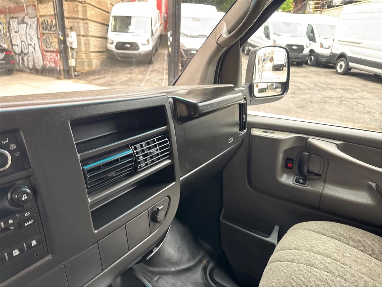 Chevrolet Express Passenger RWD 3500 155" 2008