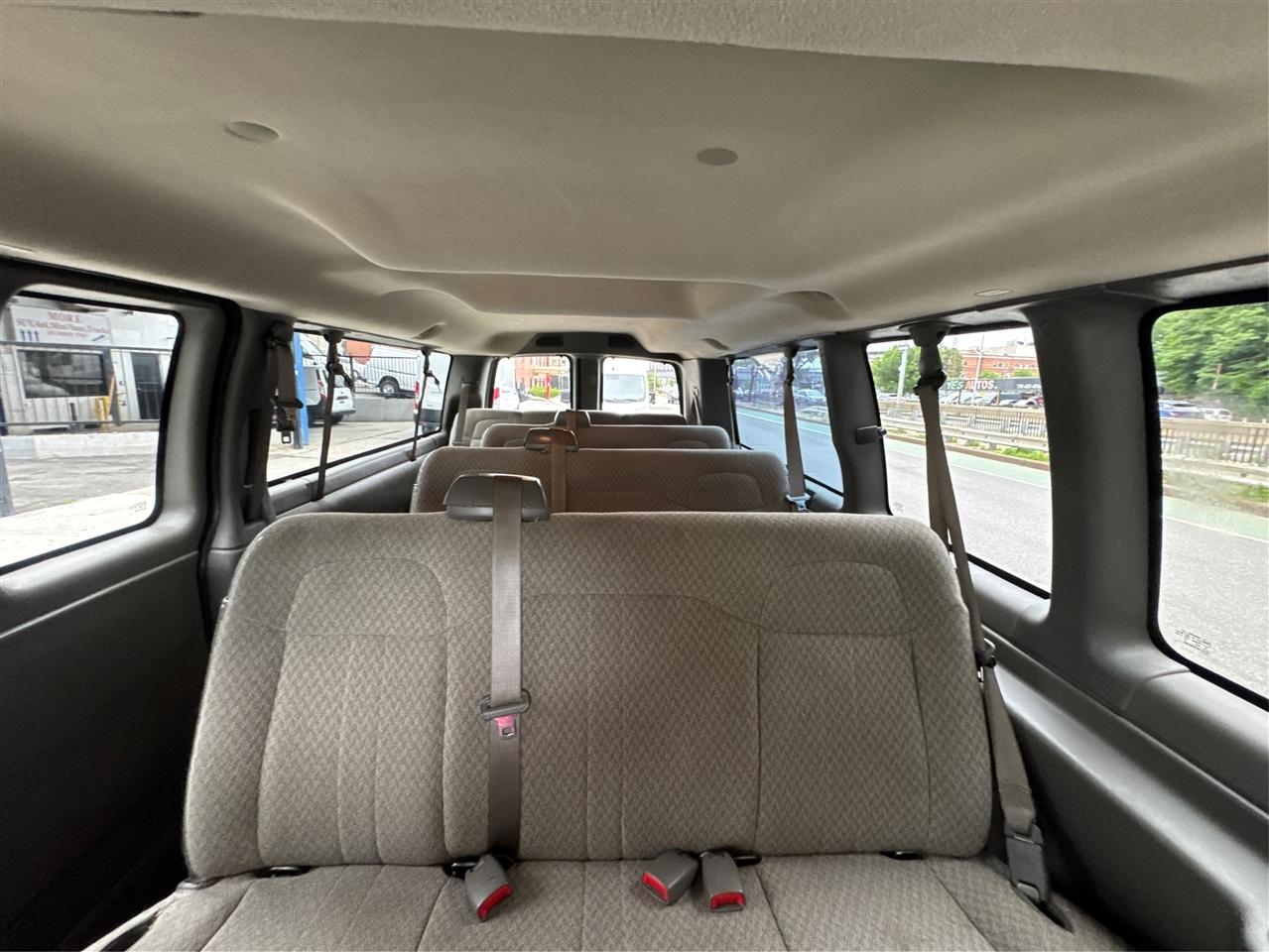 Chevrolet Express Passenger RWD 3500 155" 2008