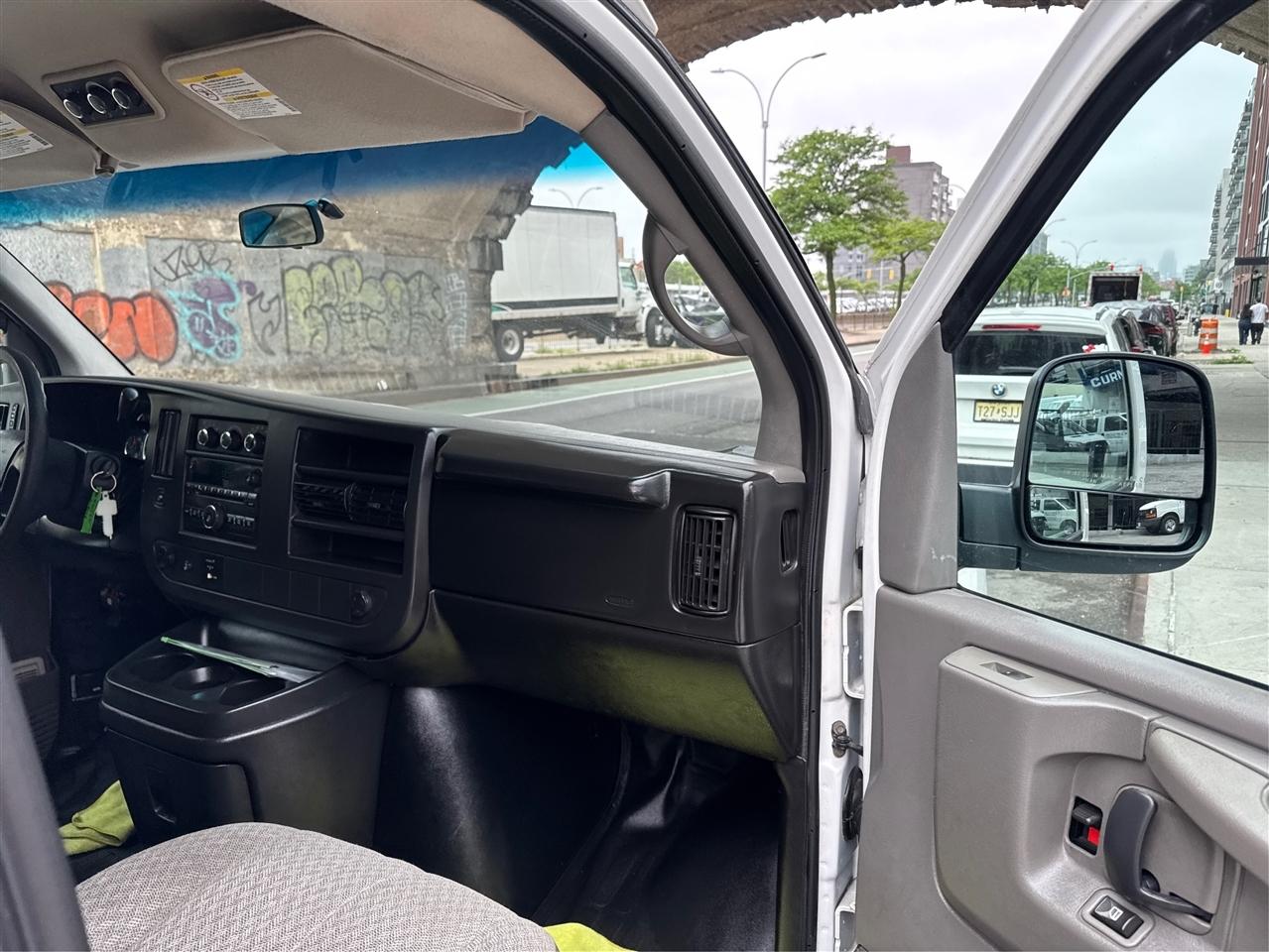 Chevrolet Express Passenger RWD 3500 155" 2008