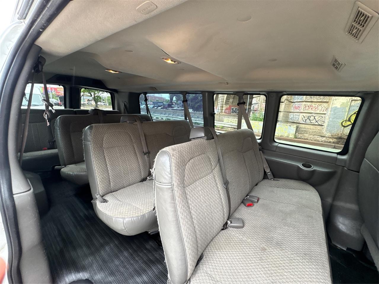 Chevrolet Express Passenger RWD 3500 155" 2008