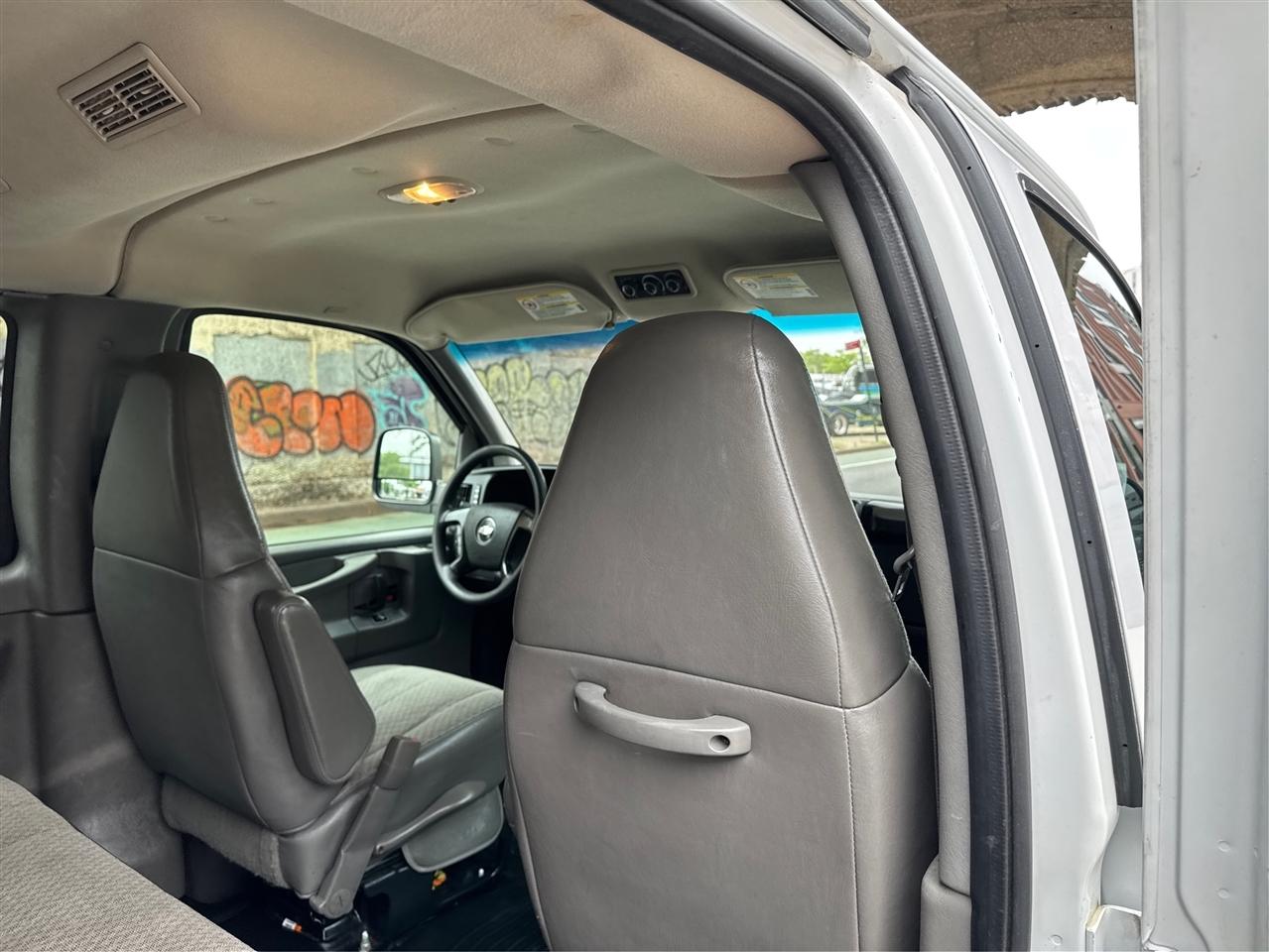 Chevrolet Express Passenger RWD 3500 155" 2008
