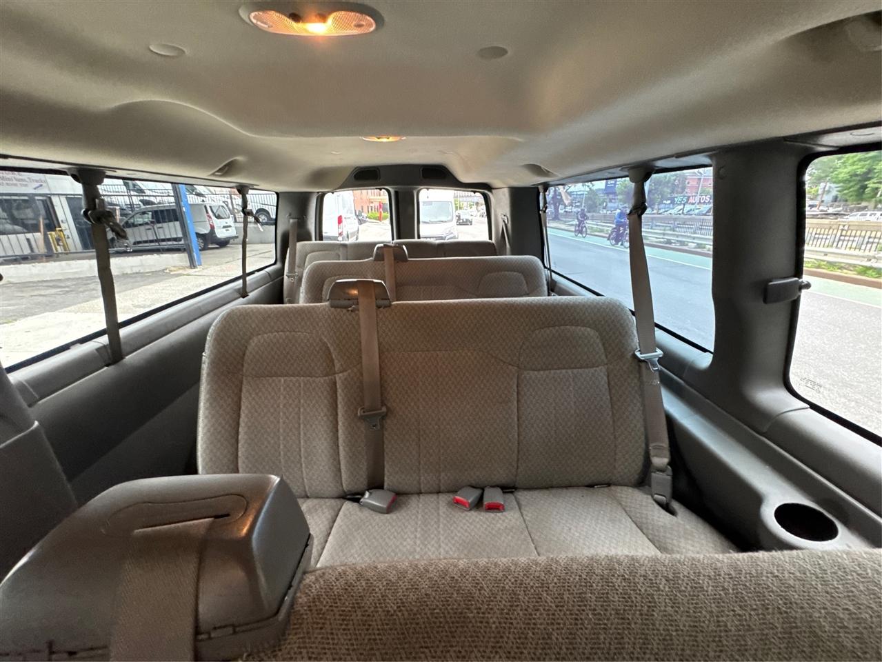 Chevrolet Express Passenger RWD 3500 155" 2008