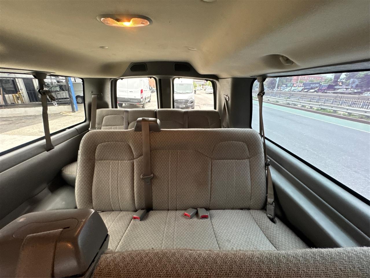Chevrolet Express Passenger RWD 3500 155" 2008