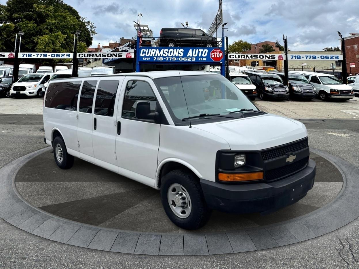 2013 Chevrolet Express Passenger RWD 3500 155" LS w/1LS