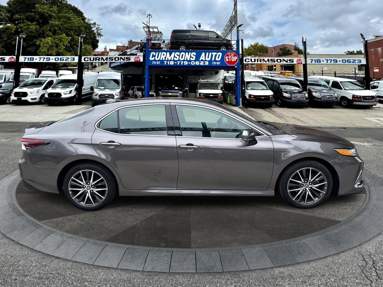 Toyota Camry Hybrid XLE CVT (Natl) 2023