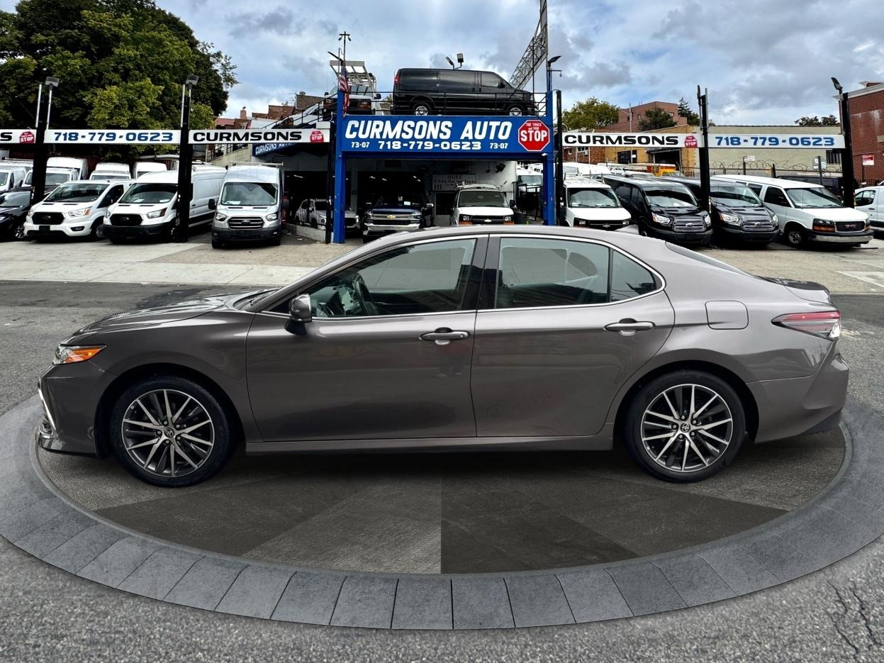 Toyota Camry Hybrid XLE CVT (Natl) 2023