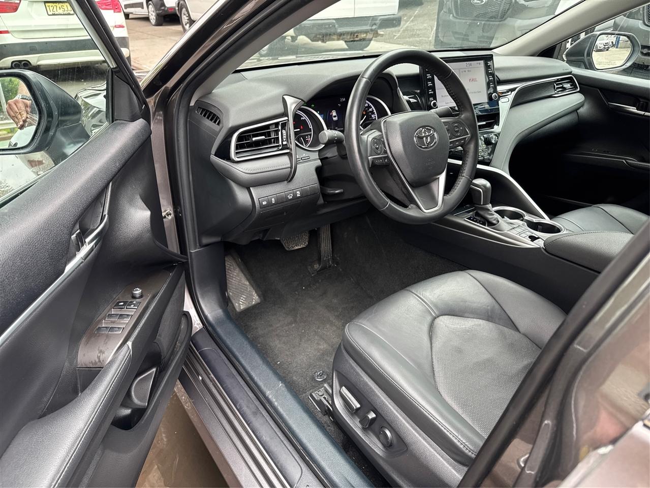 Toyota Camry Hybrid XLE CVT (Natl) 2023