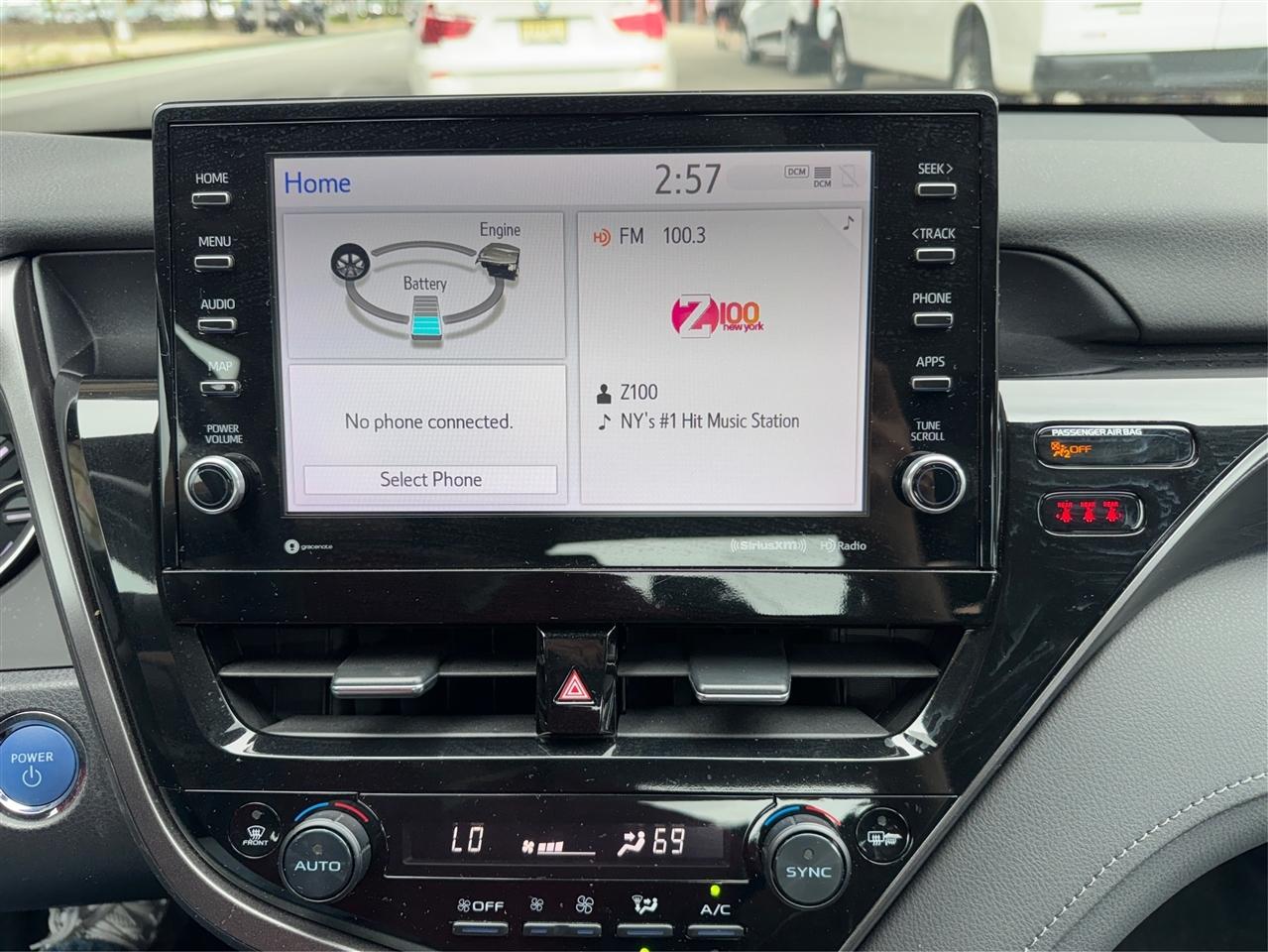 Toyota Camry Hybrid XLE CVT (Natl) 2023