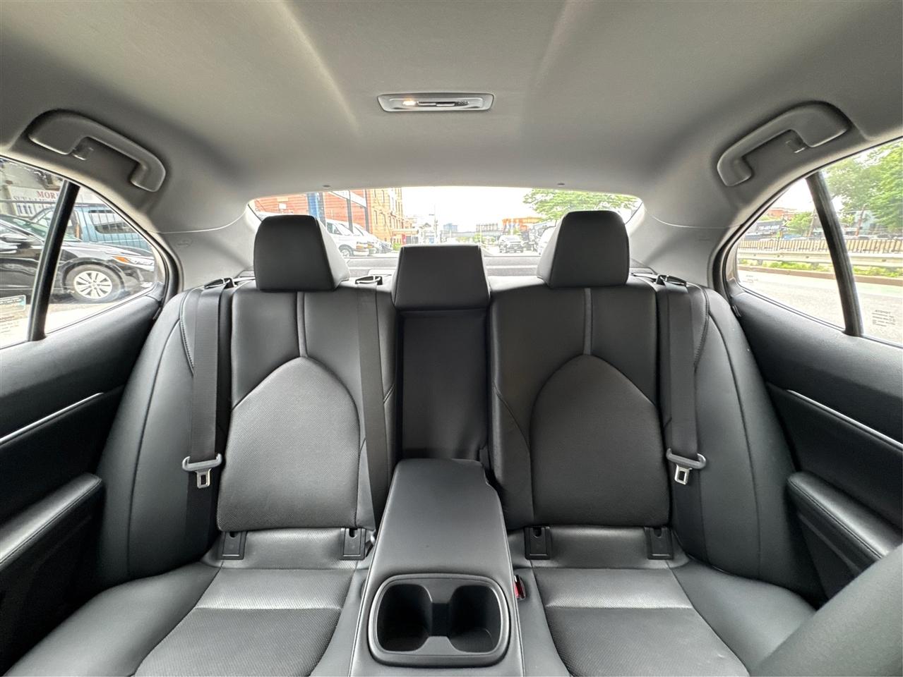 Toyota Camry Hybrid XLE CVT (Natl) 2023
