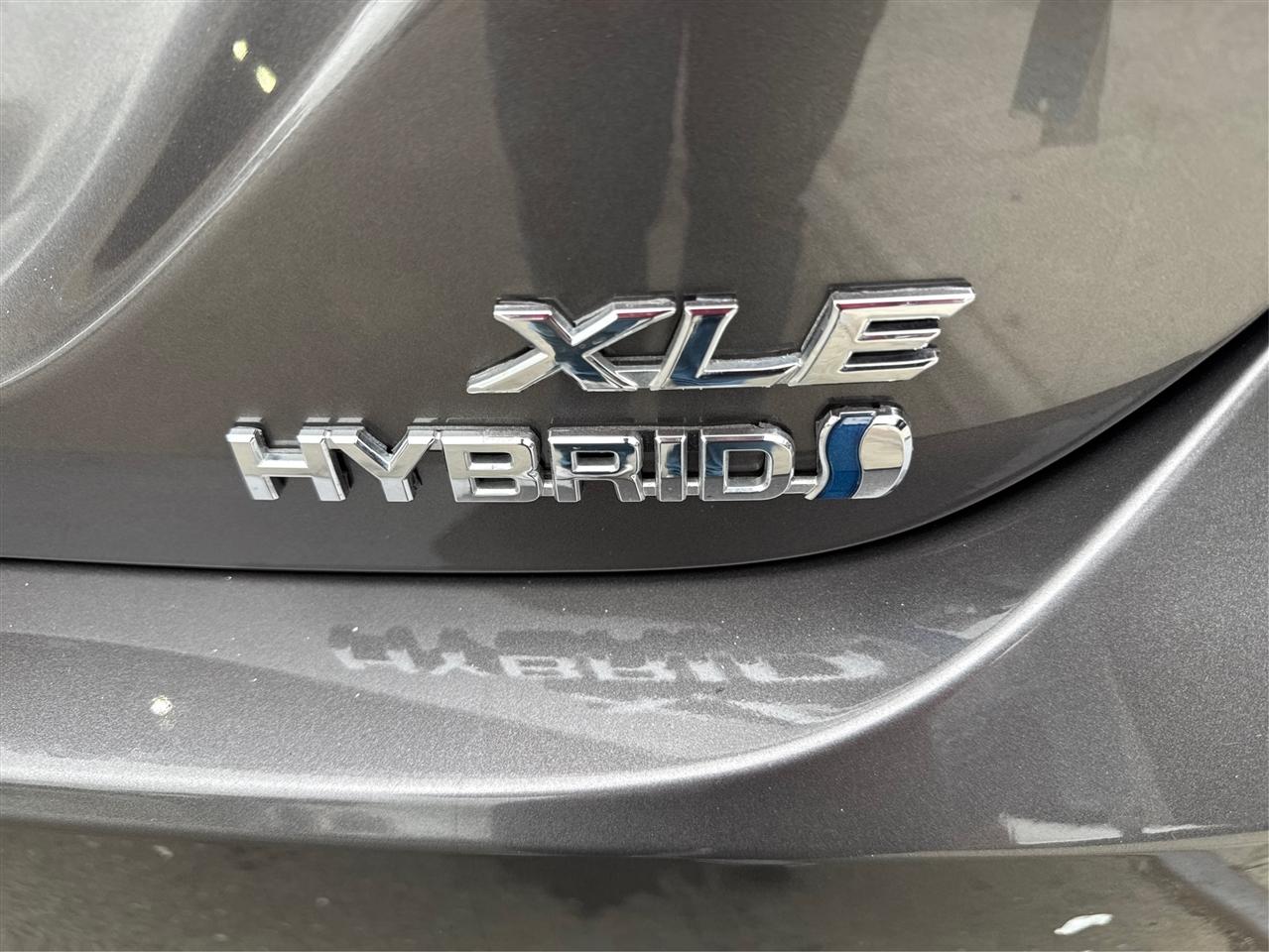Toyota Camry Hybrid XLE CVT (Natl) 2023