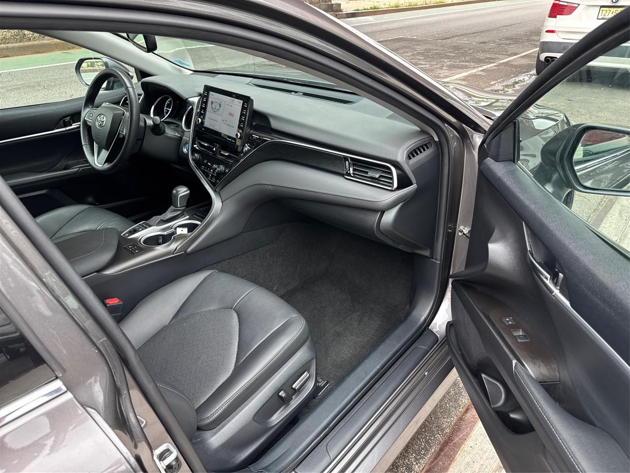 Toyota Camry Hybrid XLE CVT (Natl) 2023