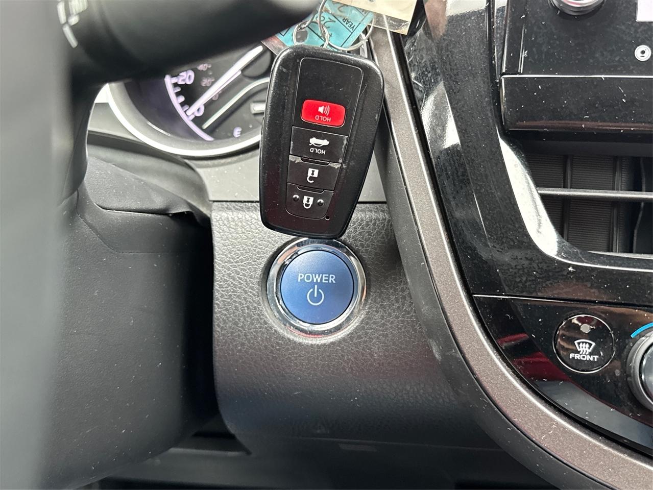 Toyota Camry Hybrid XLE CVT (Natl) 2023