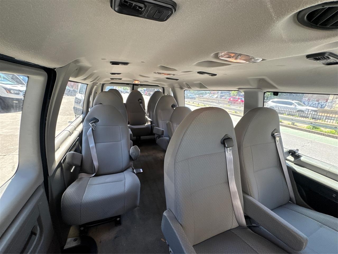 Ford Econoline Wagon E-350 Super Duty Ext XLT 2014