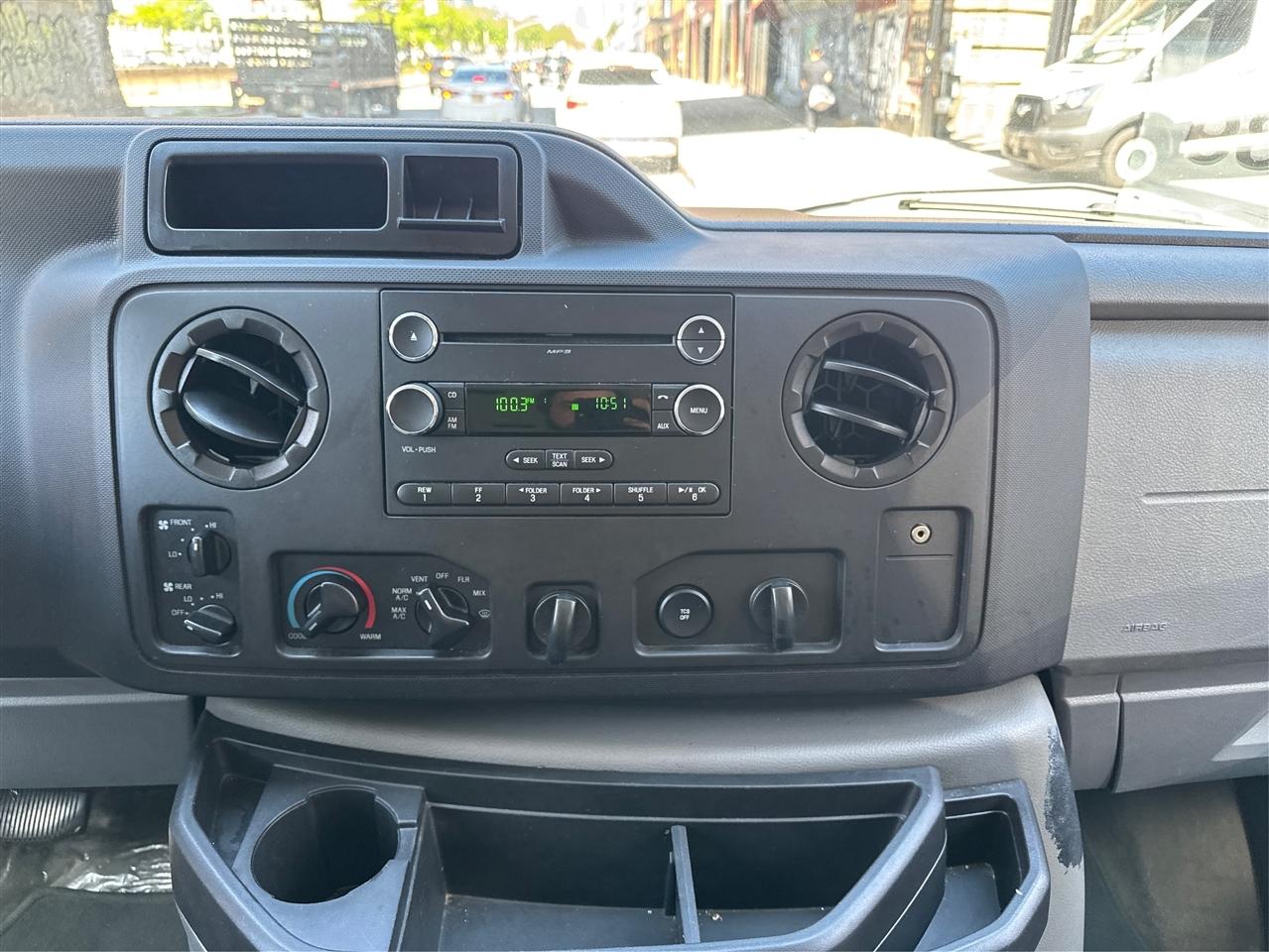 Ford Econoline Wagon E-350 Super Duty Ext XLT 2014