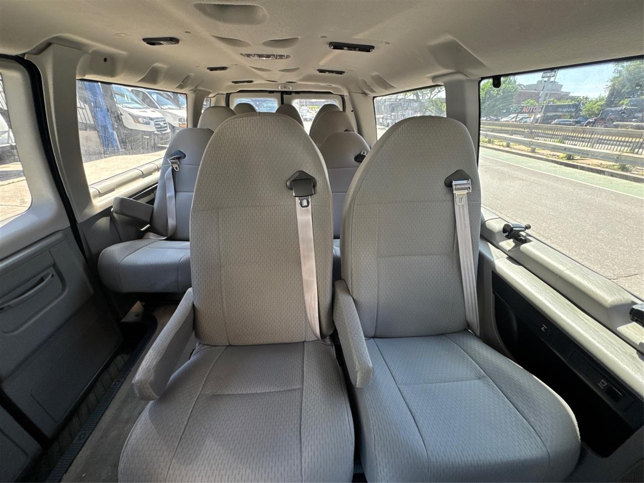 Ford Econoline Wagon E-350 Super Duty Ext XLT 2014