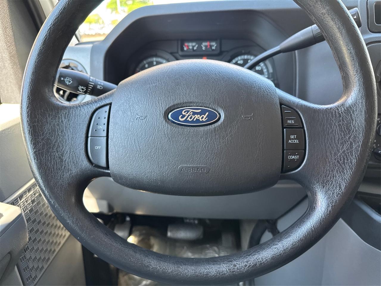 Ford Econoline Wagon E-350 Super Duty Ext XLT 2014