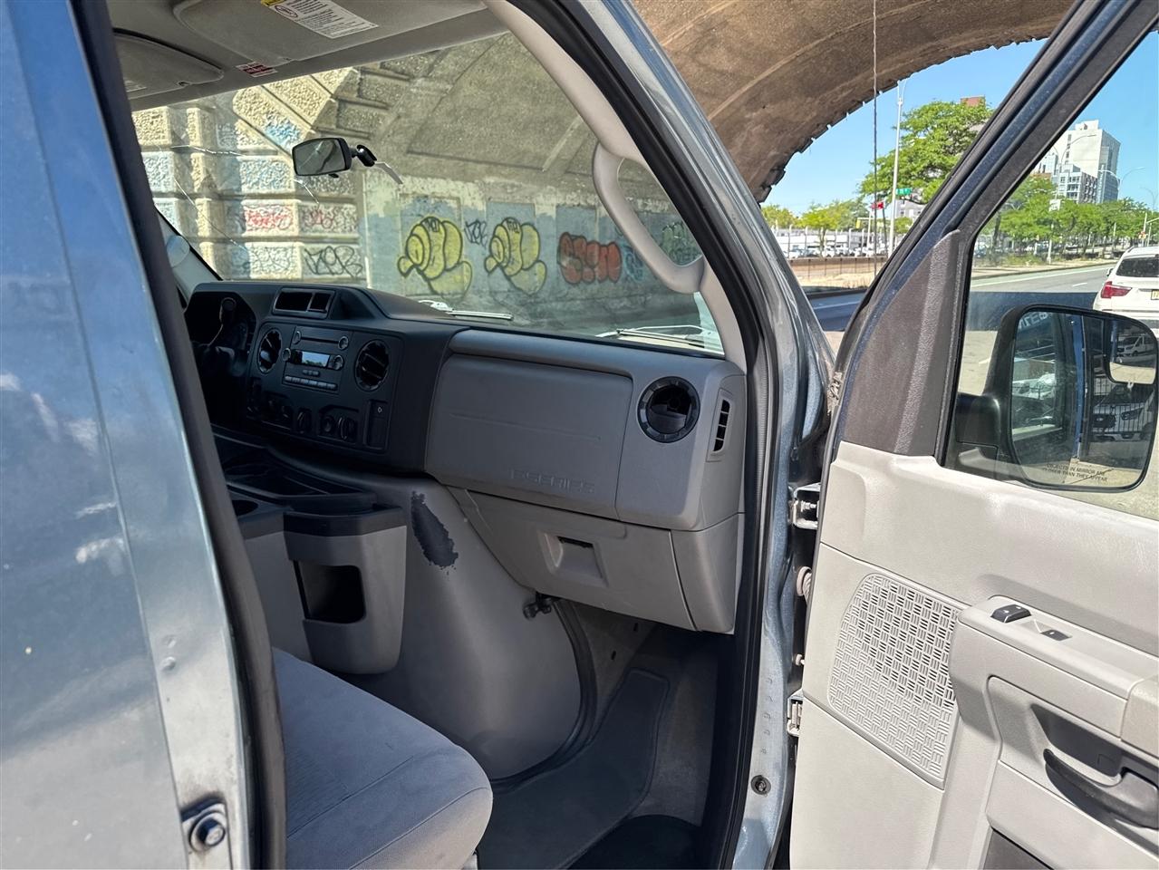 Ford Econoline Wagon E-350 Super Duty Ext XLT 2014
