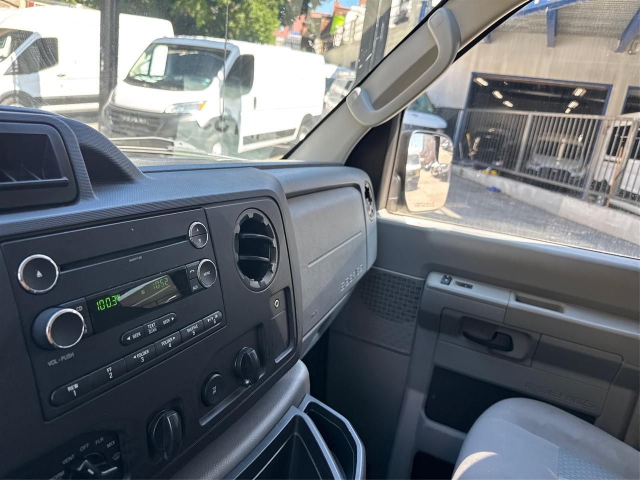 Ford Econoline Wagon E-350 Super Duty Ext XLT 2014