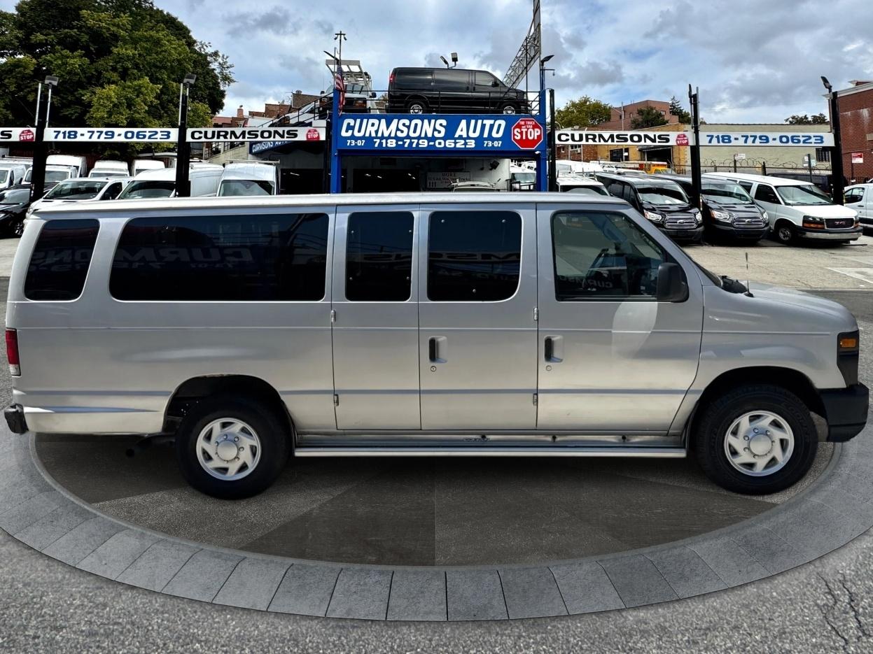 Ford Econoline Wagon E-350 Super Duty Ext XLT 2009