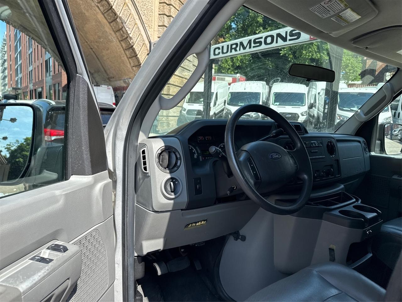 Ford Econoline Wagon E-350 Super Duty Ext XLT 2009