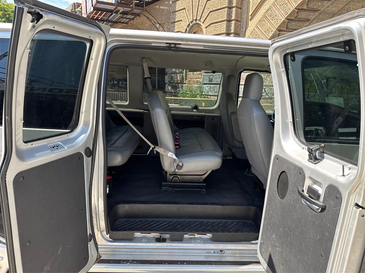 Ford Econoline Wagon E-350 Super Duty Ext XLT 2009