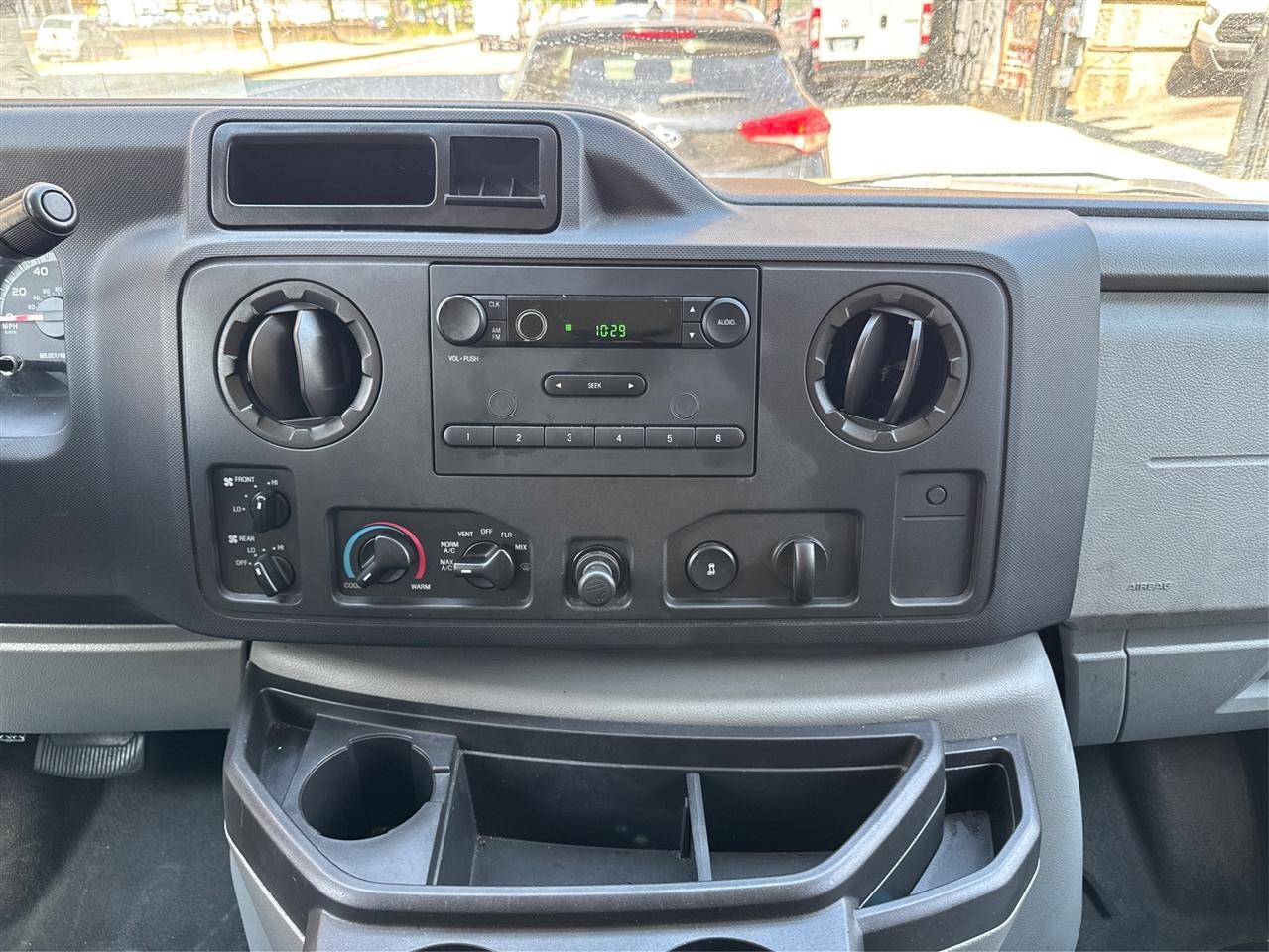 Ford Econoline Wagon E-350 Super Duty Ext XLT 2009