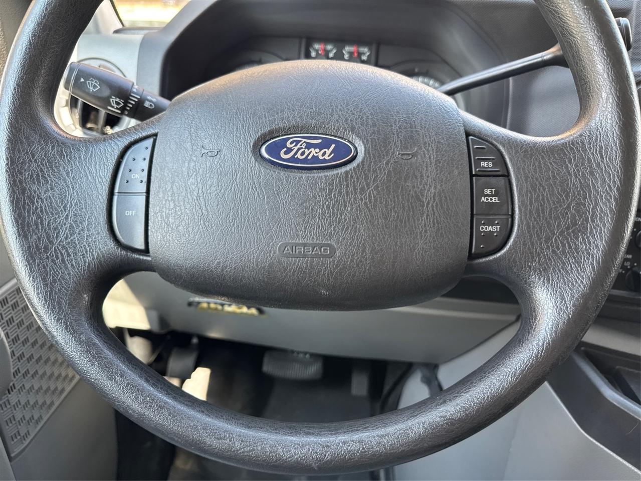 Ford Econoline Wagon E-350 Super Duty Ext XLT 2009