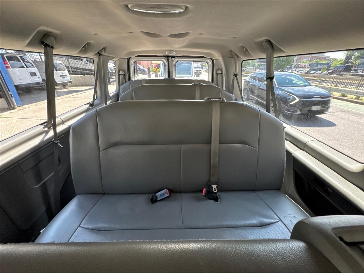 Ford Econoline Wagon E-350 Super Duty Ext XLT 2009
