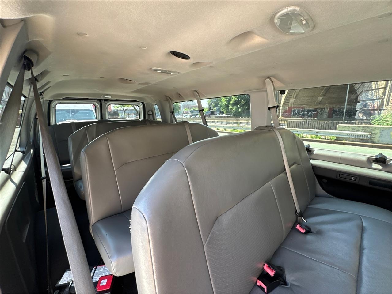 Ford Econoline Wagon E-350 Super Duty Ext XLT 2009