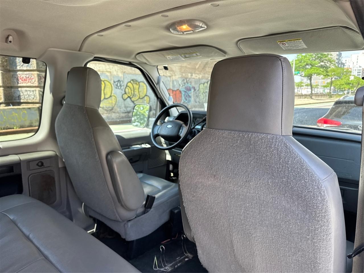 Ford Econoline Wagon E-350 Super Duty Ext XLT 2009