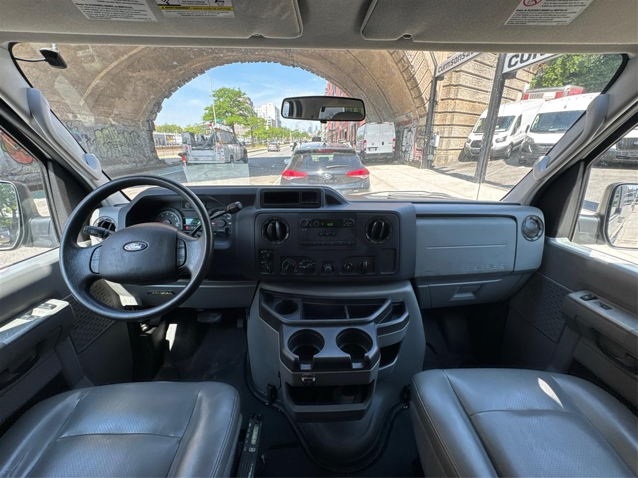 Ford Econoline Wagon E-350 Super Duty Ext XLT 2009