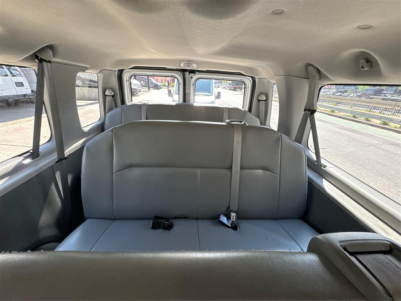Ford Econoline Wagon E-350 Super Duty Ext XLT 2009