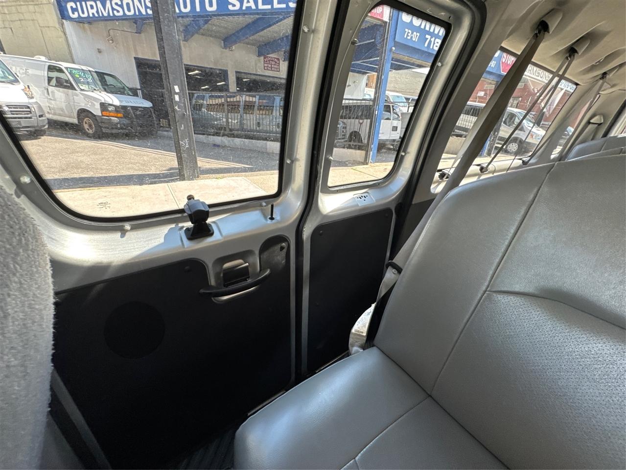 Ford Econoline Wagon E-350 Super Duty Ext XLT 2009