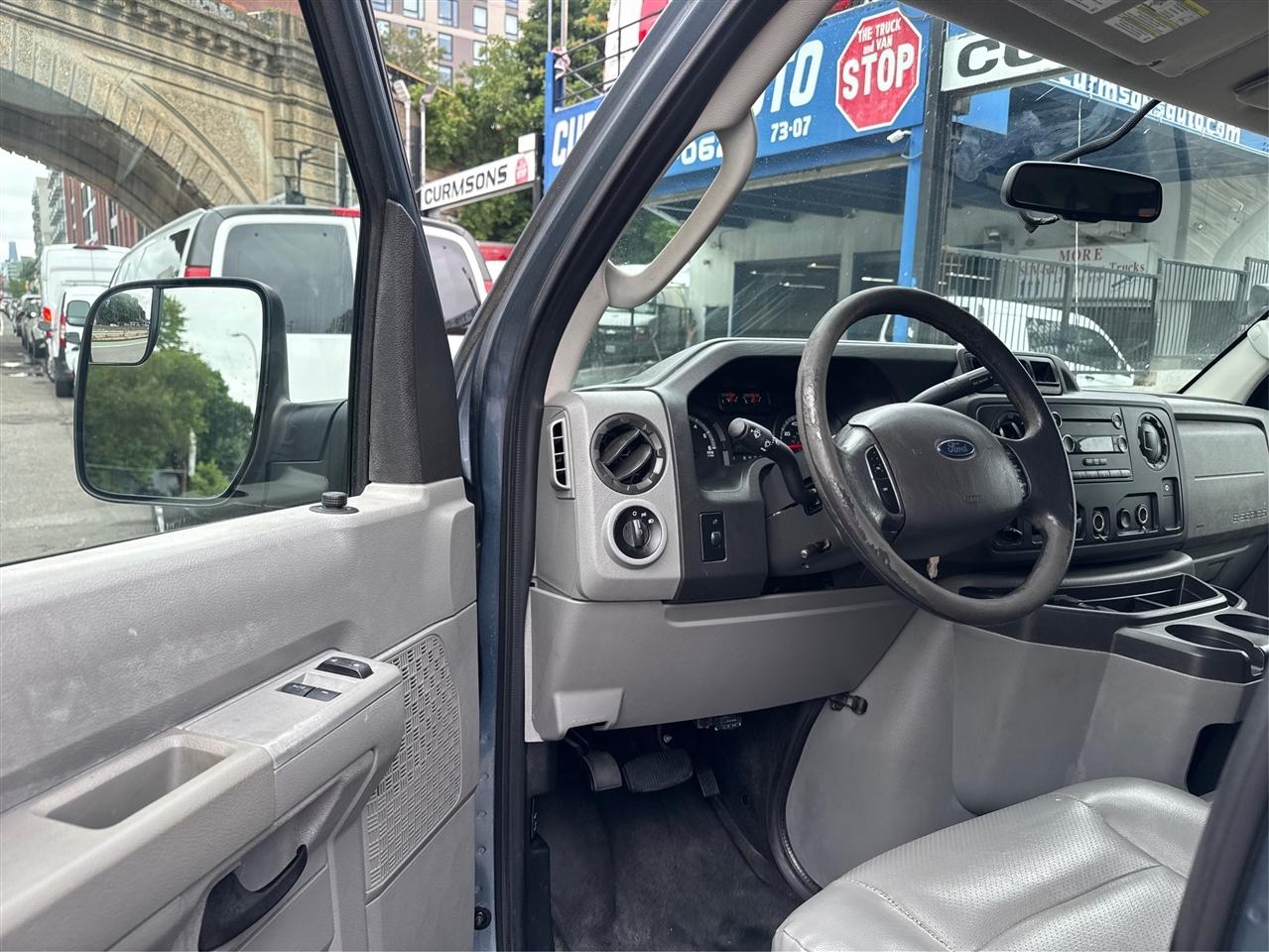 Ford Econoline Wagon E-350 Super Duty Ext XLT 2014