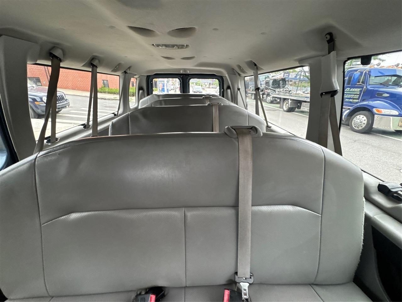 Ford Econoline Wagon E-350 Super Duty Ext XLT 2014