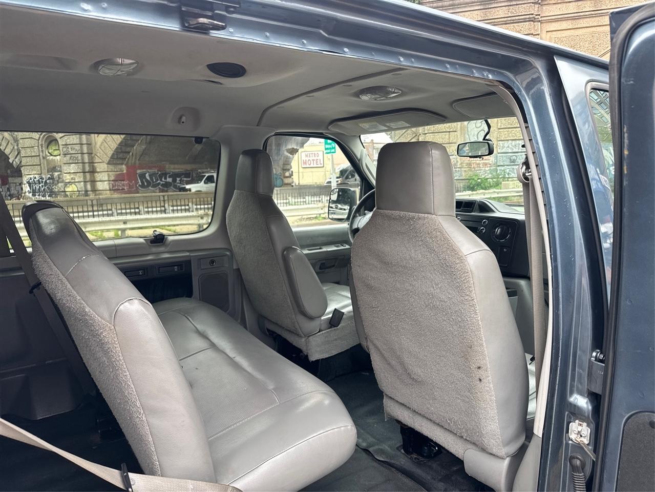 Ford Econoline Wagon E-350 Super Duty Ext XLT 2014