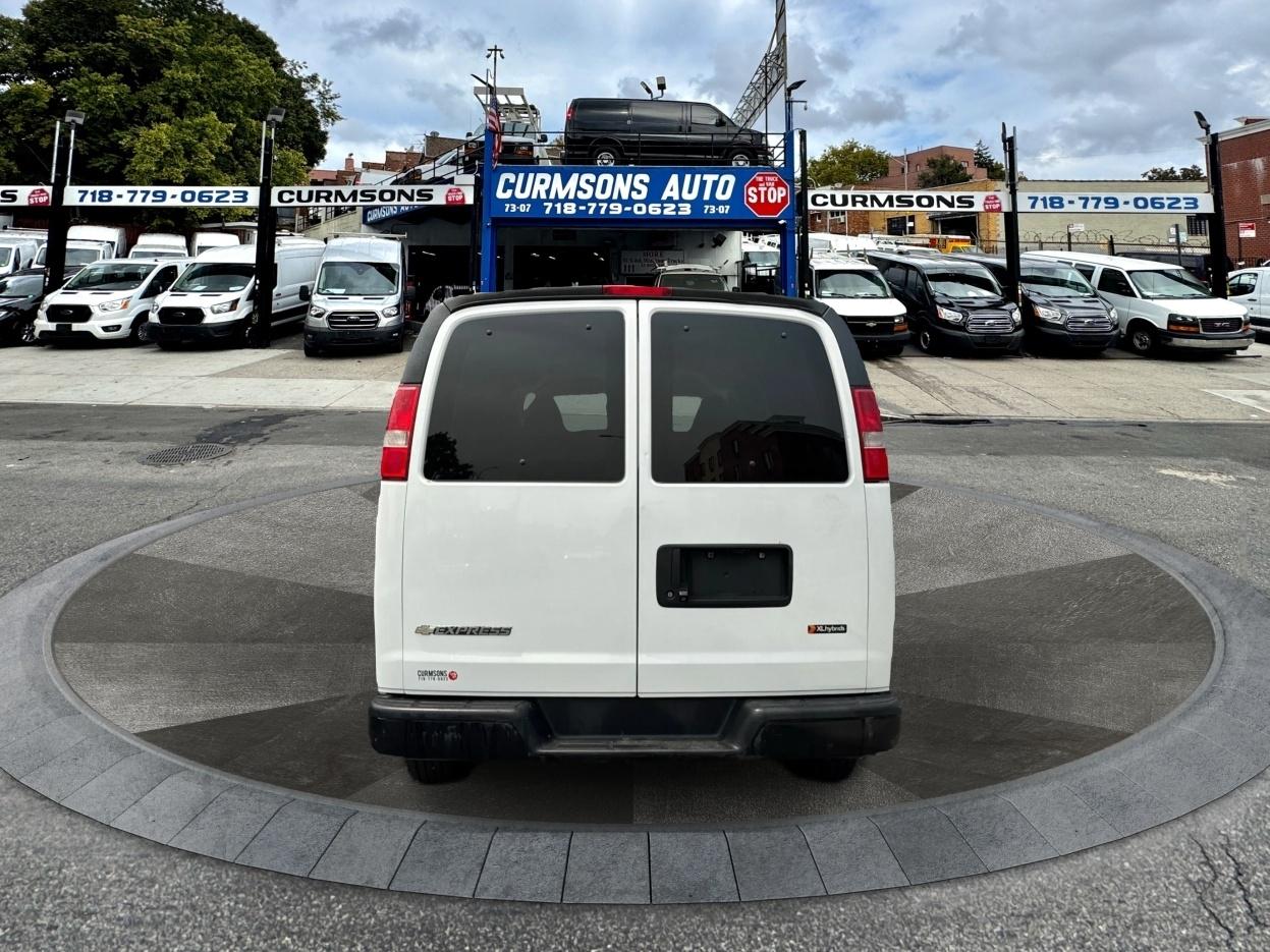 Chevrolet Express Passenger RWD 2500 135" LS 2017