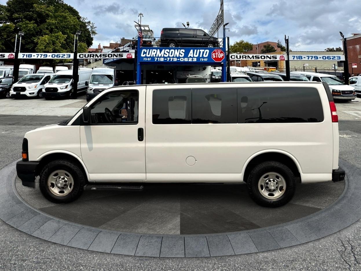 Chevrolet Express Passenger RWD 2500 135" LS 2017