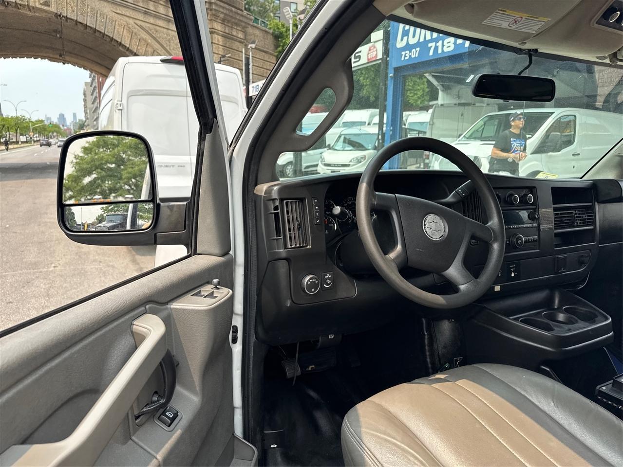 Chevrolet Express Passenger RWD 2500 135" LS 2017