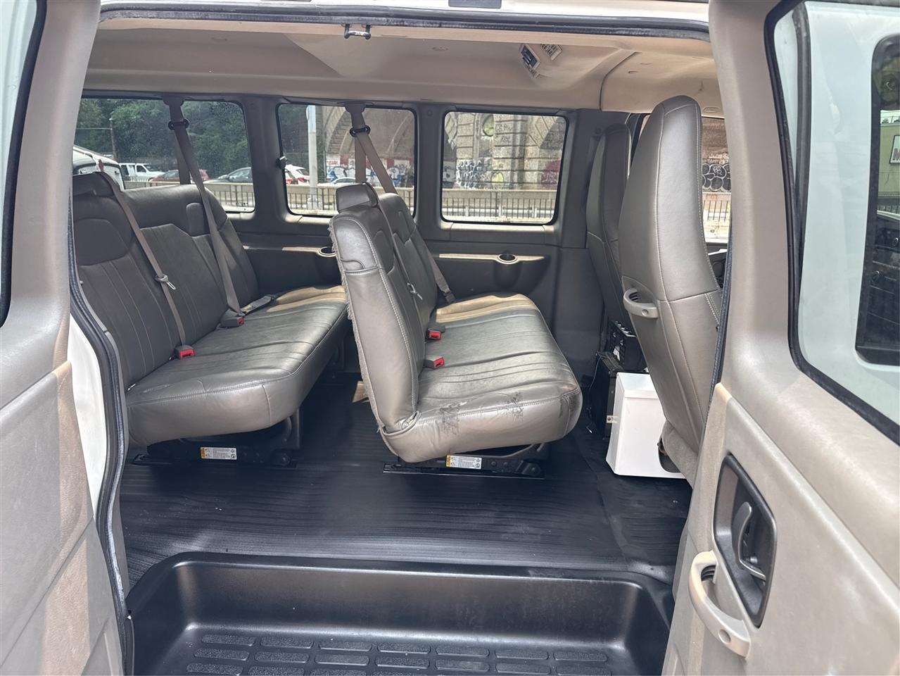 Chevrolet Express Passenger RWD 2500 135" LS 2017
