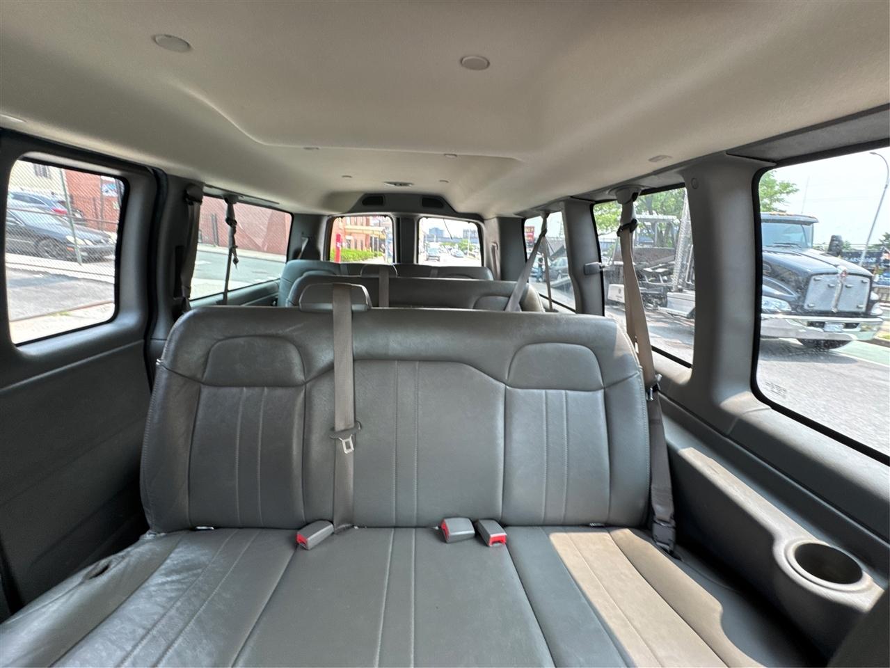 Chevrolet Express Passenger RWD 2500 135" LS 2017