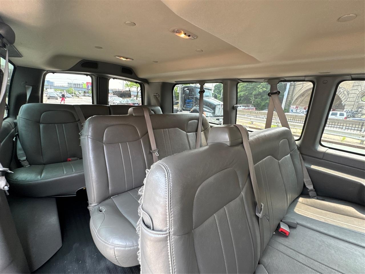 Chevrolet Express Passenger RWD 2500 135" LS 2017