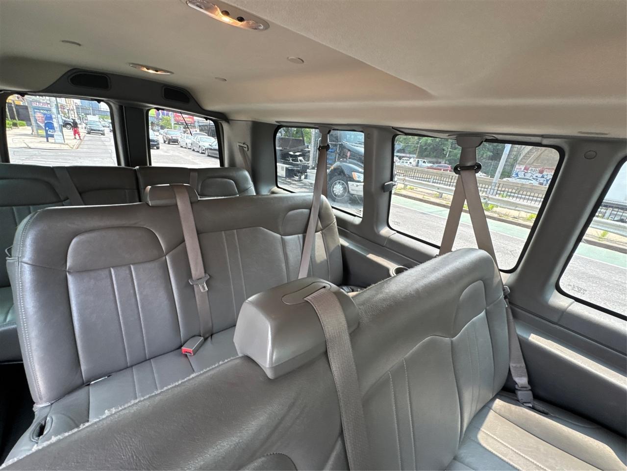 Chevrolet Express Passenger RWD 2500 135" LS 2017