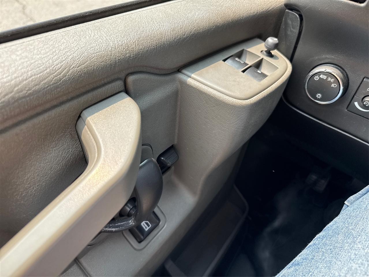 Chevrolet Express Passenger RWD 2500 135" LS 2017