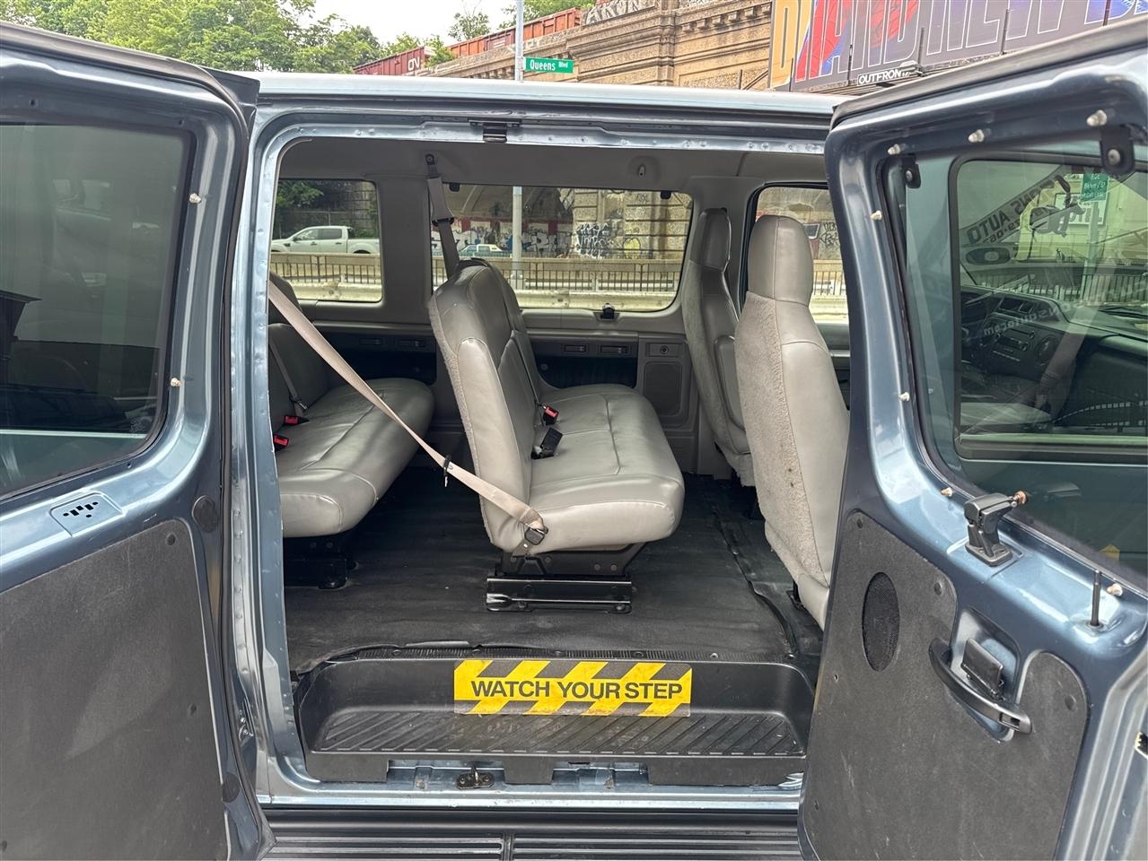Ford Econoline Wagon E-350 Super Duty Ext XLT 2014